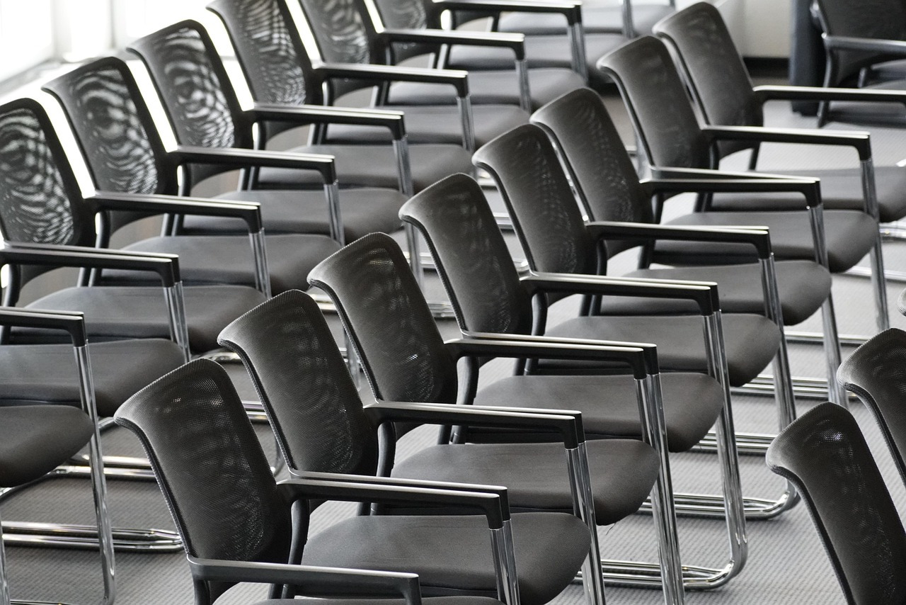 Emtpy chairs